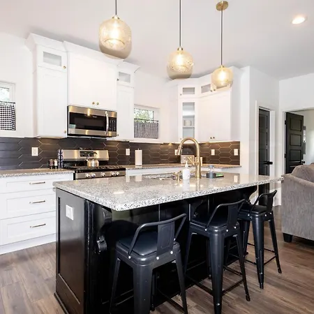 Germantown-Adjacent 4Br Home With Private Deck & Grill Holiday home Nashville