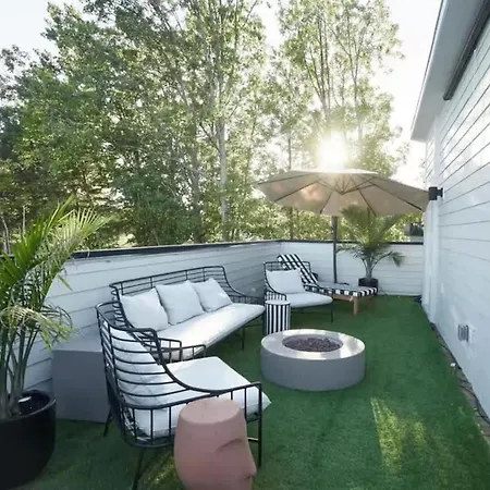 The Hall Haus By Local Holiday home