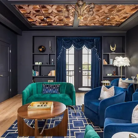 The Gilded Getaway By Local Holiday home Nashville