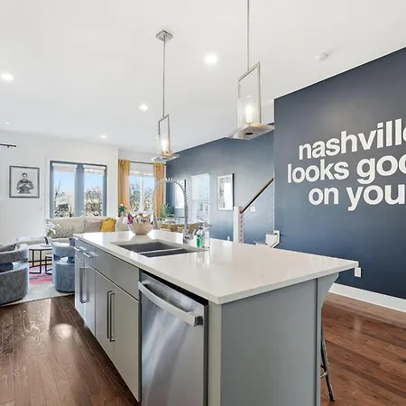 Rooftop Views For Days At Archer House! Nashville