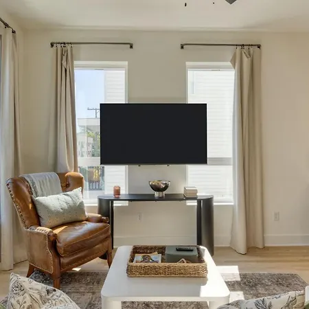 Hearth And Hideout By Avantstay * Nashville