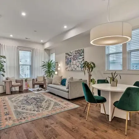 The Hall Haus By Local Holiday home