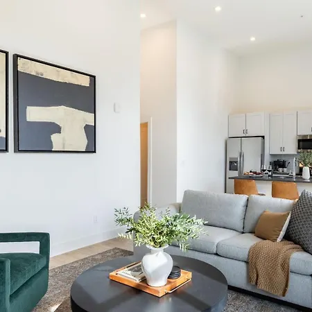 New Build Sleeps 12 2 Modern Design Near Downtown Holiday home