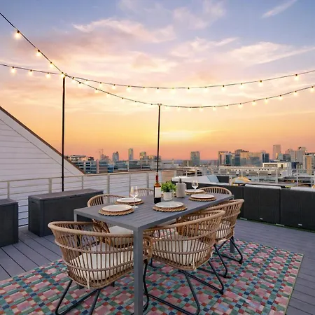 Rooftop Views For Days At Archer House! *