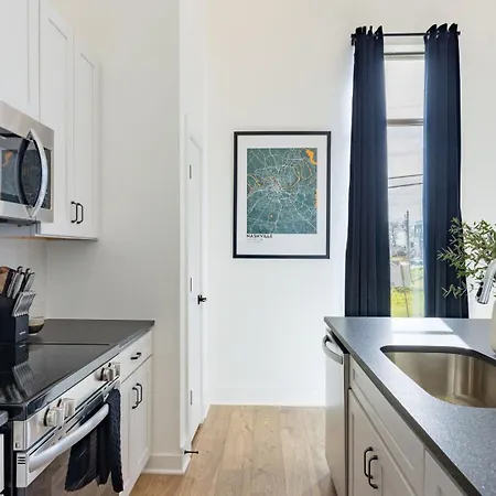 New Build Sleeps 12 2 Modern Design Near Downtown Nashville