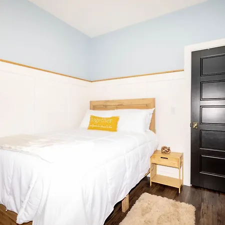 Germantown-Adjacent 4Br Home With Private Deck & Grill Holiday home