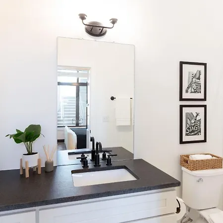 Holiday home New Build Sleeps 12 2 Modern Design Near Downtown Nashville