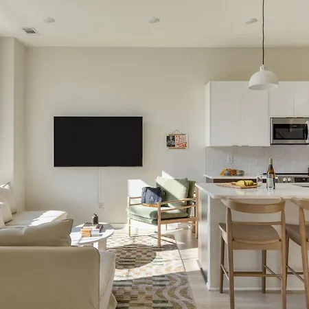 Holiday home Sleeps 16 2 Modern Townhomes Minutes To Broadway Lischey 98 Degrees By Avantstay Nashville