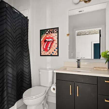 Modern Townhouse Near Vandy And Parthenon Holiday home