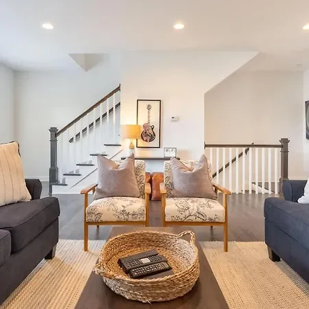 The Gibson By Local Holiday home *