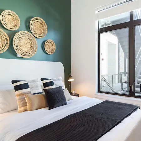 New Build Sleeps 12 2 Modern Design Near Downtown Holiday home *