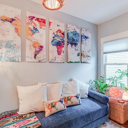 Charming With Fire Pit, Indoor Sauna! Holiday home Nashville