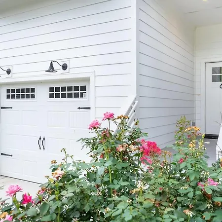 The Alabaster By Local Holiday home *
