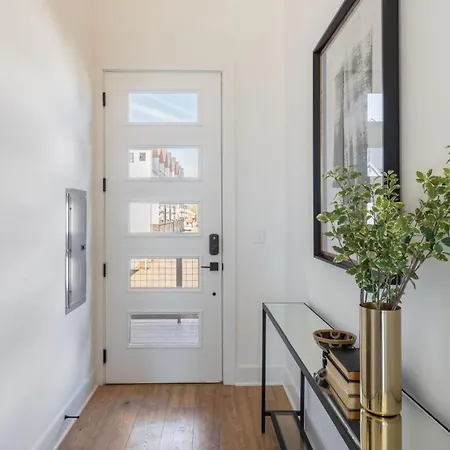 Holiday home New Build Sleeps 12 2 Modern Design Near Downtown *