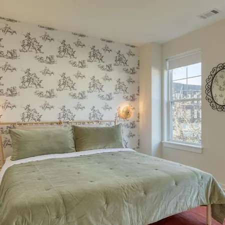 Sleeps 16 2 Modern Townhomes Minutes To Broadway Lischey 98 Degrees By Avantstay *