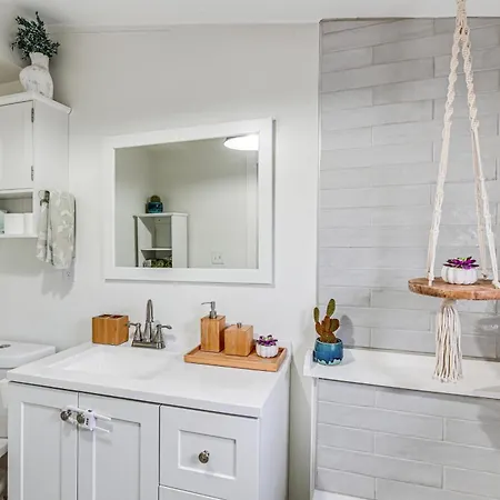 Charming With Fire Pit, Indoor Sauna! Nashville