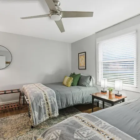 Spacious Modern Ranch 5 Miles To Downtown Holiday home