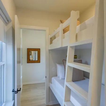 Newly Built 4bdr Townhome W Balcony Minutes To Broadway Lischey By Avantstay Holiday home *