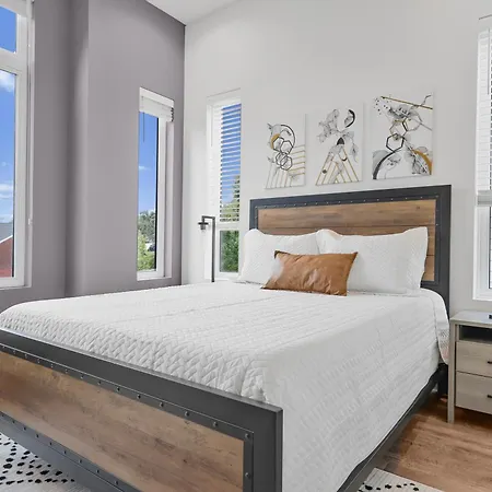 New Modern 4br Extended - Fully Equipped - Workspace - Parking Holiday home Nashville