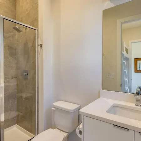 Sleeps 16 2 Modern Townhomes Minutes To Broadway Lischey 98 Degrees By Avantstay Holiday home Nashville