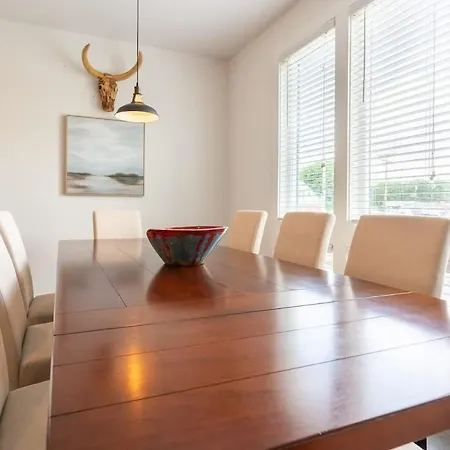 The Gibson By Local Holiday home *
