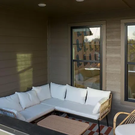 Newly Built 4bdr Townhome W Balcony Minutes To Broadway Lischey By Avantstay Holiday home Nashville