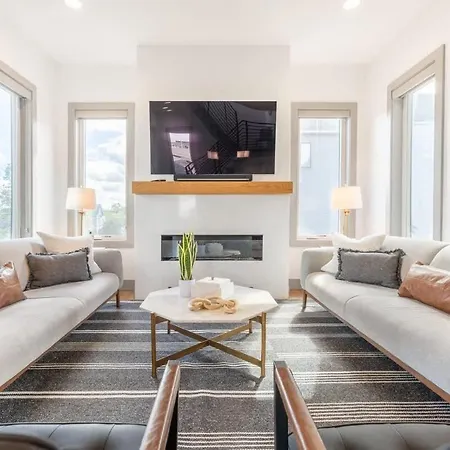 Holiday home The Onyx Opal By Local Nashville