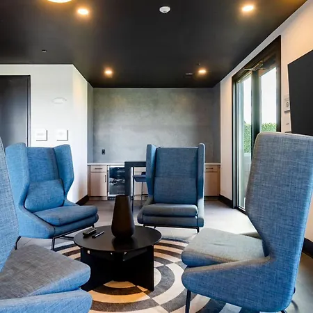 Apartment Lindsley By Avantstay