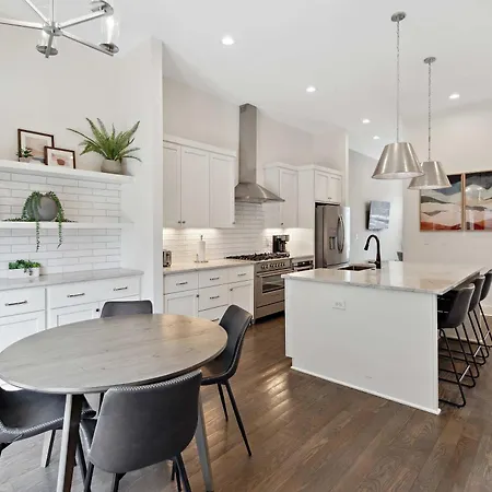 West End Oasis-new Building & Rooftop Views Holiday home