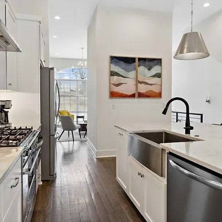 West End Oasis-new Building & Rooftop Views *
