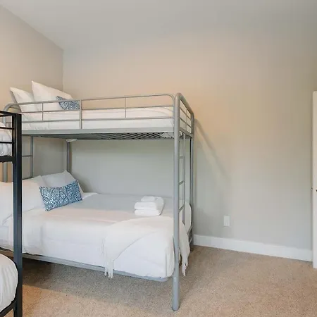 Large East With Game Sleeps 12 Nashville
