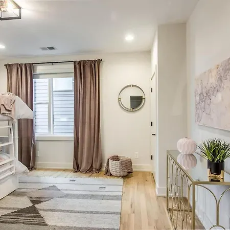 The Rooftop Retreat By Local Holiday home Nashville