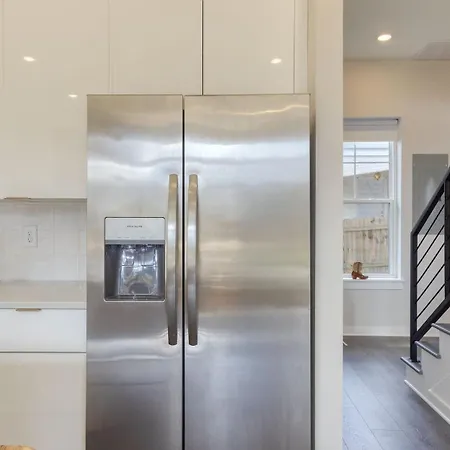 Holiday home Sleeps 16 2 Modern Townhomes Minutes To Broadway Lischey 98 Degrees By Avantstay Nashville