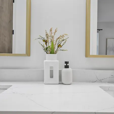 New Modern 4br Extended - Fully Equipped - Workspace - Parking