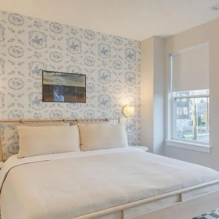 Holiday home Sleeps 16 2 Modern Townhomes Minutes To Broadway Lischey 98 Degrees By Avantstay *