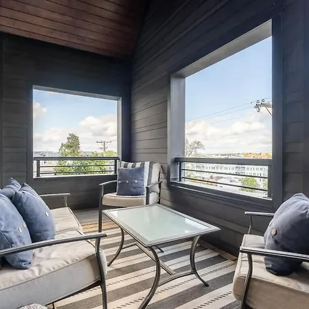 The Onyx Opal By Local Holiday home