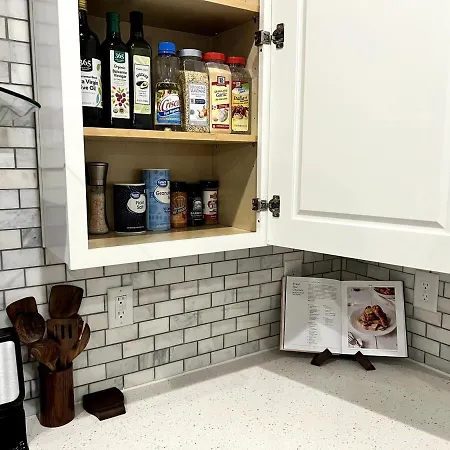 Speakeasy Game Room, Hot Tub, Fire Pit, King Bed - Close To Downtown Holiday home Nashville
