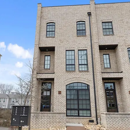 West End Oasis-new Building & Rooftop Views Holiday home