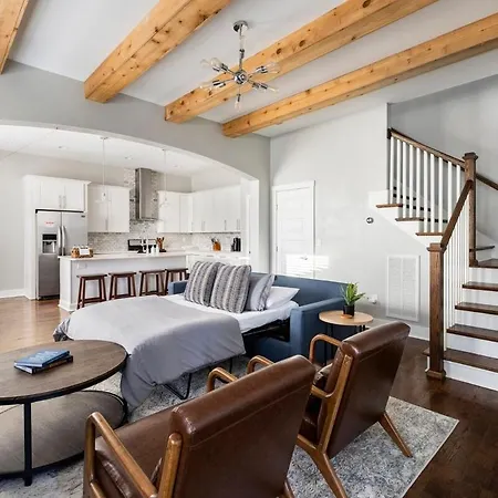 Holiday home Speakeasy Game Room, Hot Tub, Fire Pit, King Bed - Close To Downtown Nashville