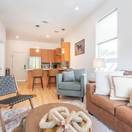 The Lyric Loft By Local Apartment *