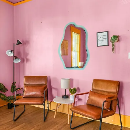 Dolly's Music Row Hideaway - Walkable Location