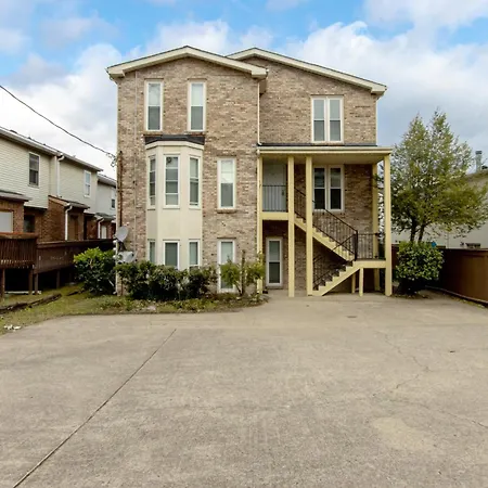 Apartment Steps From Hillsboro Village, Downtown 9 Mins Away *