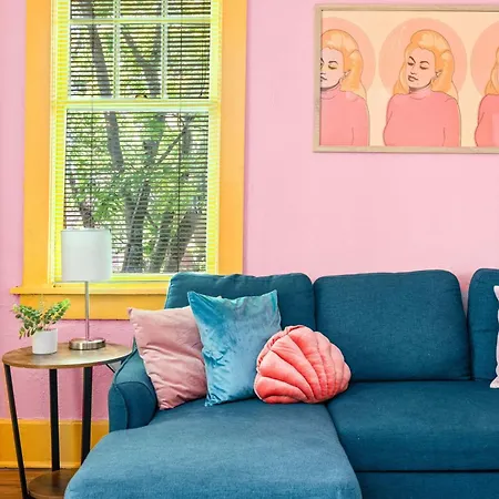 Dolly's Music Row Hideaway - Walkable Location Apartment *