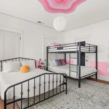 Apartment Dolly's Music Row Hideaway - Walkable Location