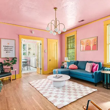 Dolly's Music Row Hideaway - Walkable Location Apartment *