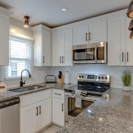 Walk About Hillsboro Village, 9 Mins To Downtown! Apartment