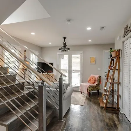 Apartment Steps From Hillsboro Village, Downtown 9 Mins Away
