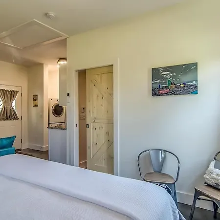 Rustic Walkable To Music Row! By Local Apartment *