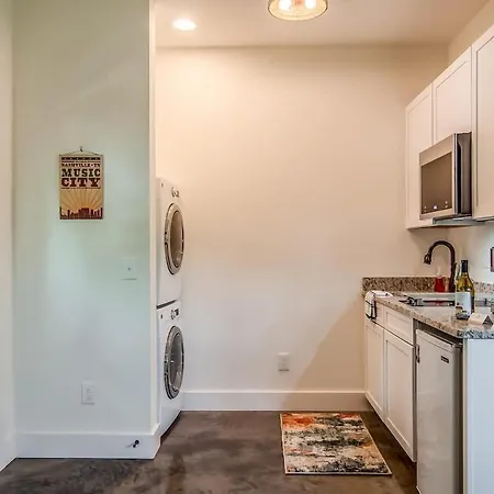 Rustic Walkable To Music Row! By Local