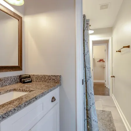 Steps From Hillsboro Village, Downtown 9 Mins Away Apartment